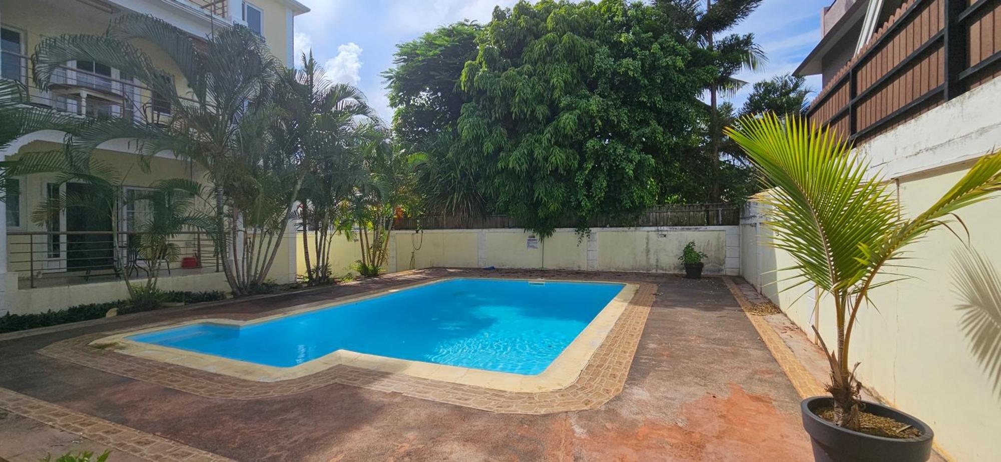 Ground Floor Near Pereybere Apartment *